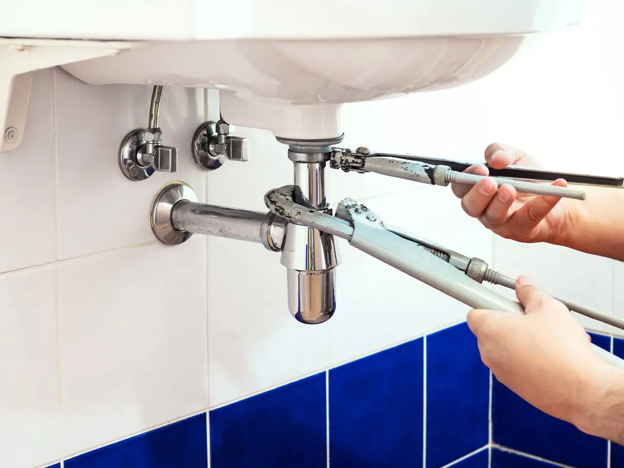 Professional plumber providing residential plumbing service in Fort Worth, Texas